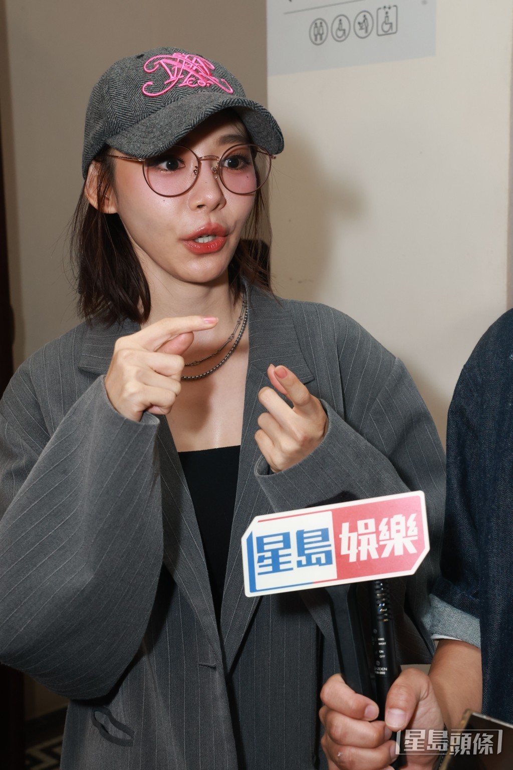 林明禎月初與家人及工作團隊在意大利度過生日。