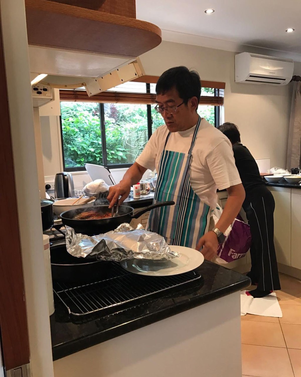 阿Mo談及父親離世：「看著身邊空了的位置，思念與淚水難免湧上心頭。」