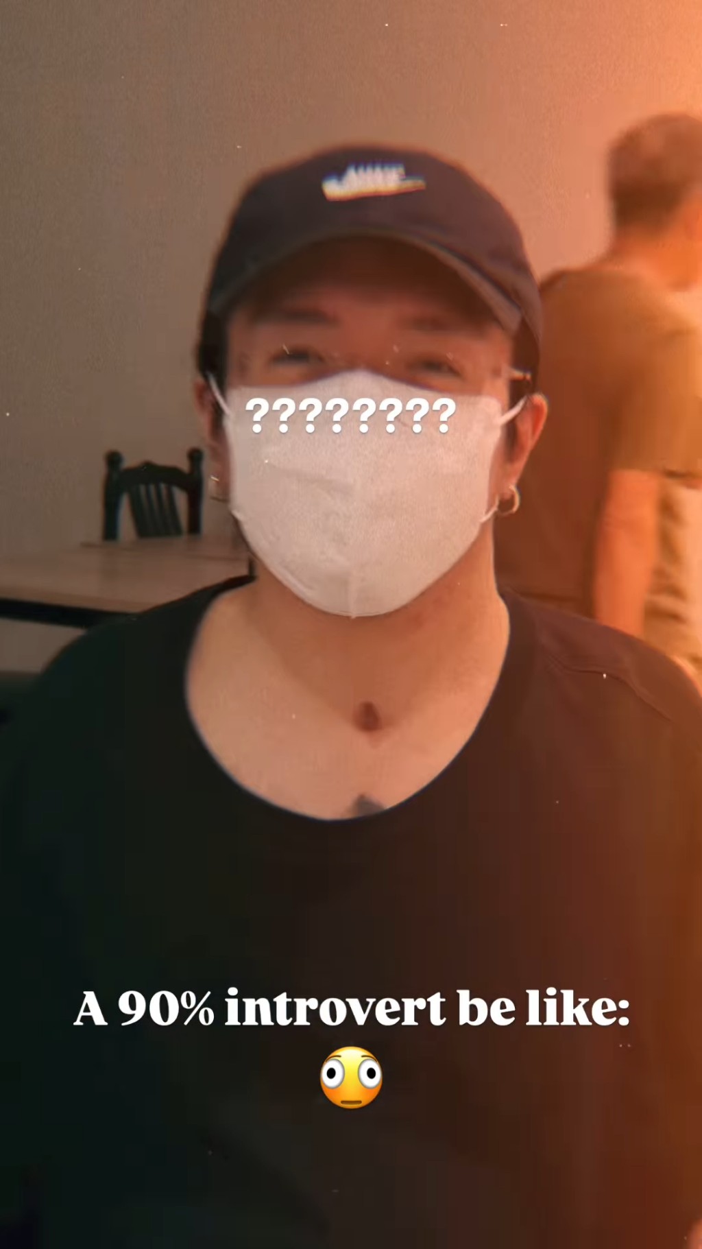 阿Mo在照片中流露喜悅之情。