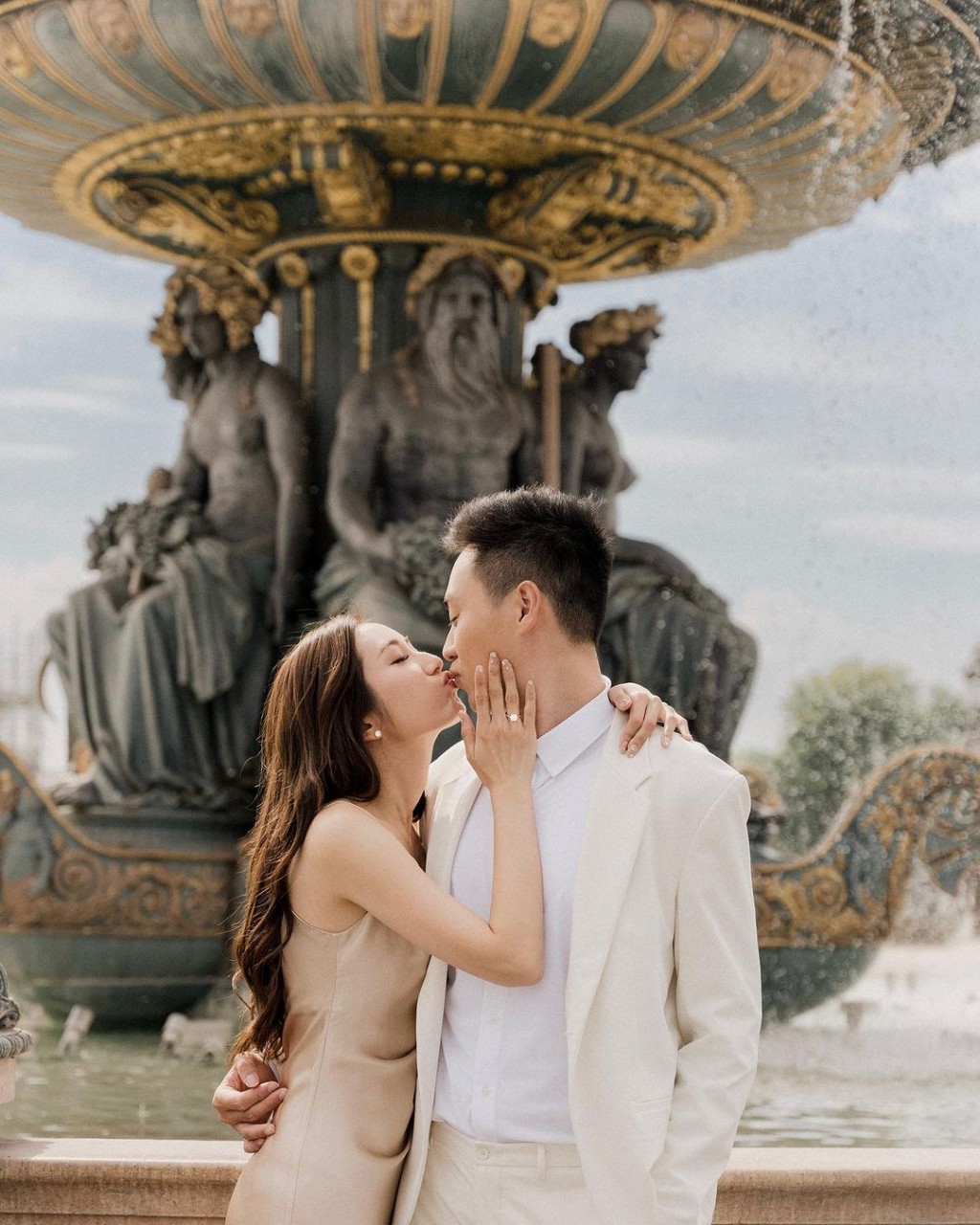 2023年,蔡嘉欣與交往七年的富貴男友Derek於深灣遊艇會舉行婚禮。
