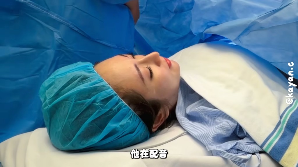 得知兒子出生,蔡嘉欣忍不住落淚。(YouTube頻道《kayan.c》影片截圖)