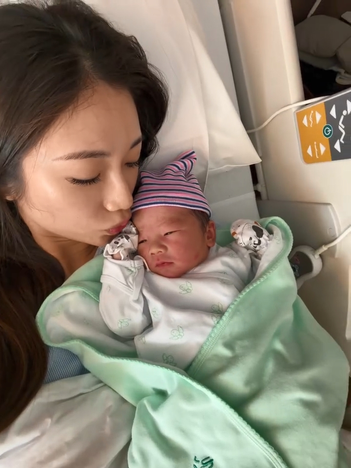 蔡嘉欣感嘆原來抱著你能如此幸福。