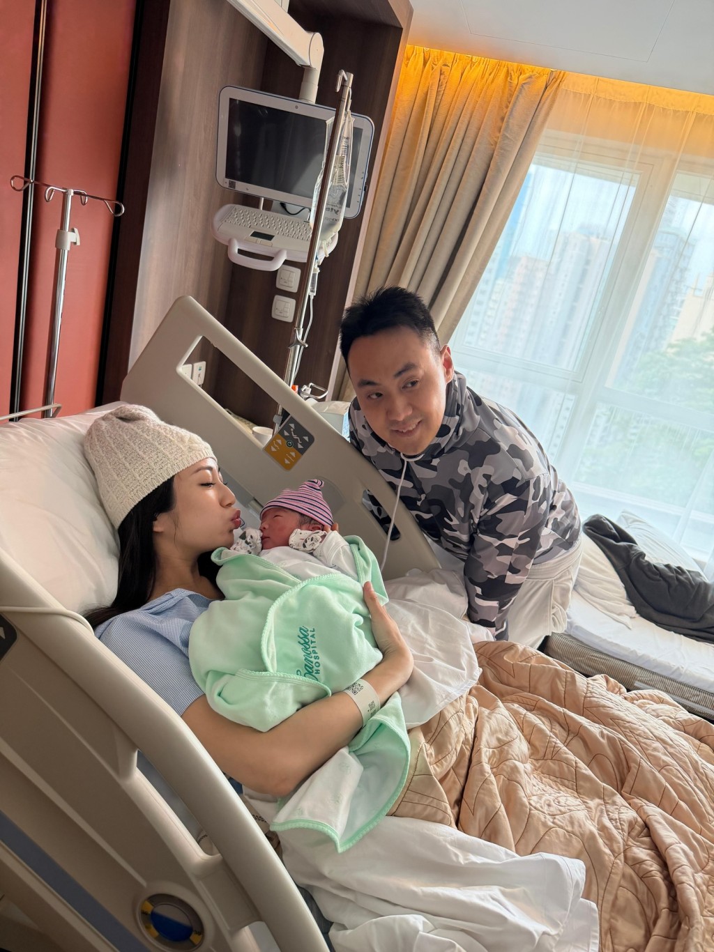 蔡嘉欣絕對稱得上是「最美媽媽」。