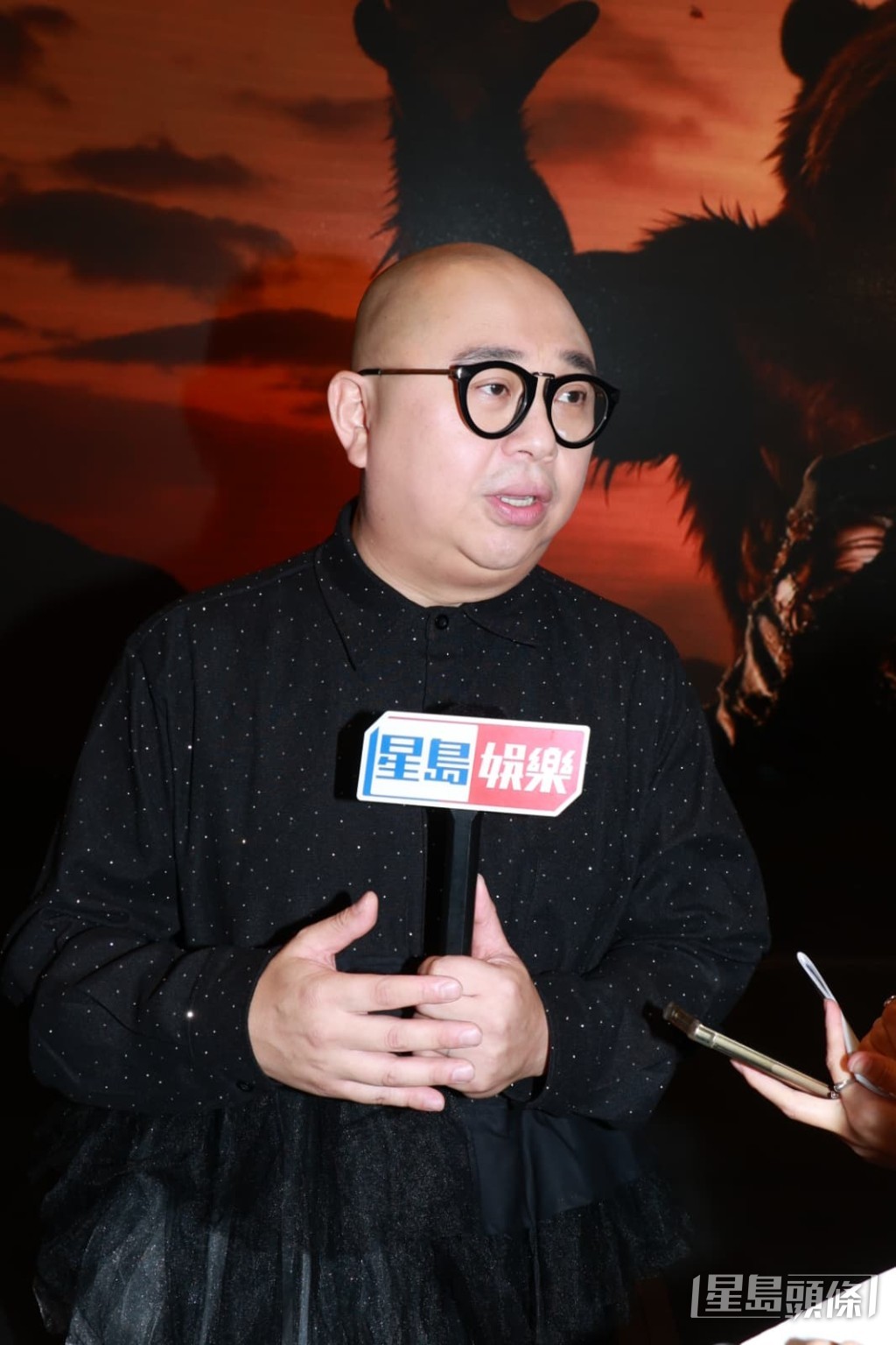 Bob宣佈世界巡迴棟篤笑共19站，香港為壓軸場。