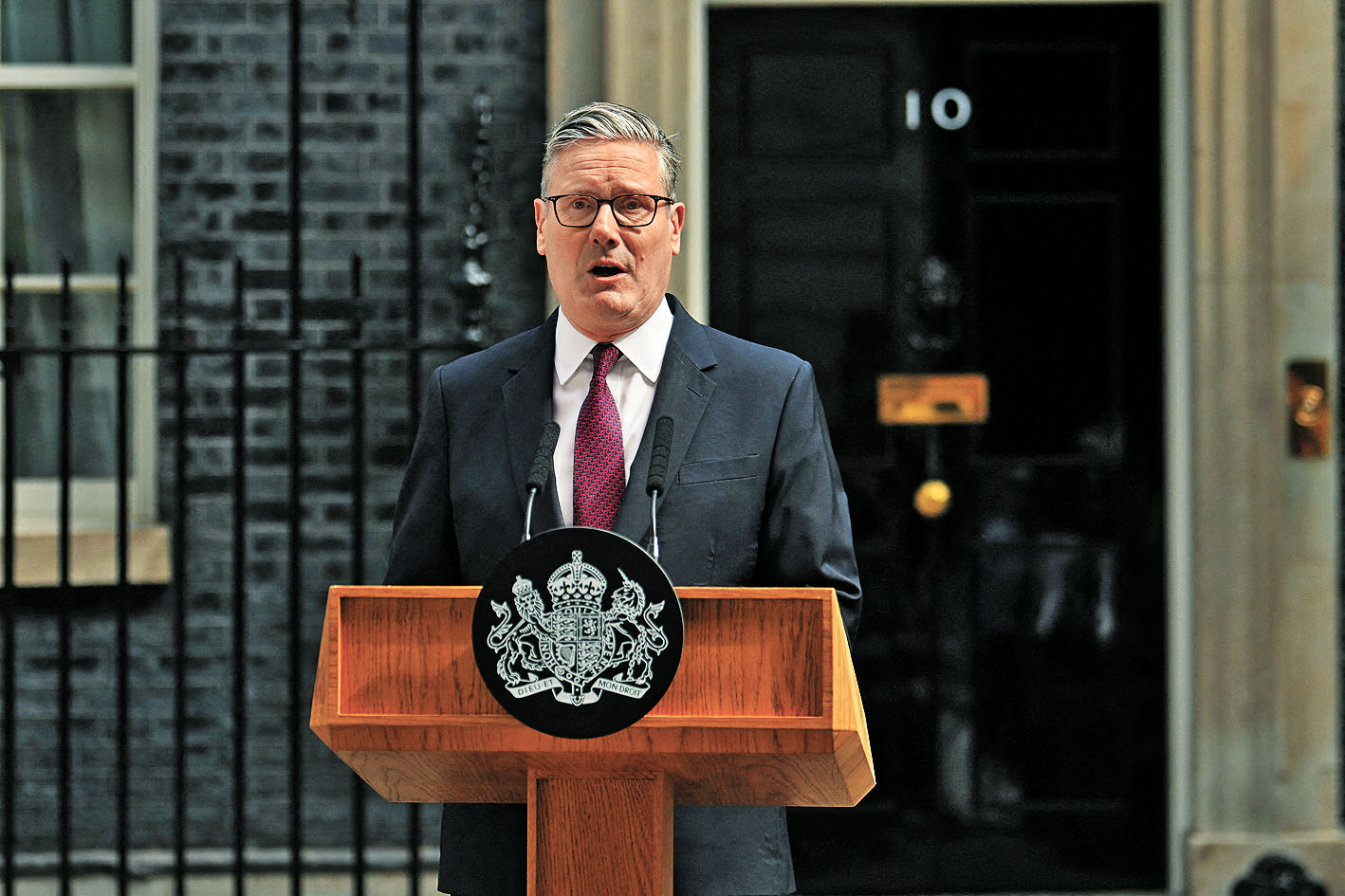 英國首相施紀賢在唐寧街10號門外宣布將辭職。 路透社