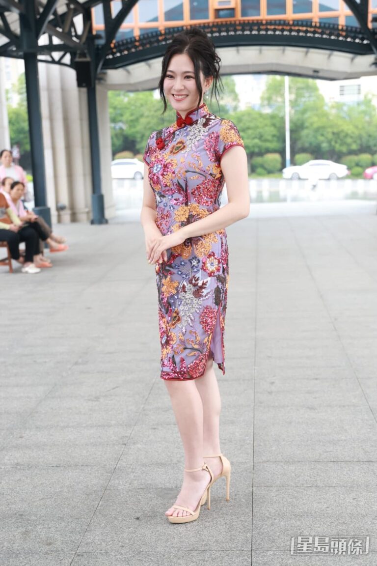 港姐2026外景拍攝 馮盈盈自詡歷屆經驗師姐 陳懿德分享身形管理心路