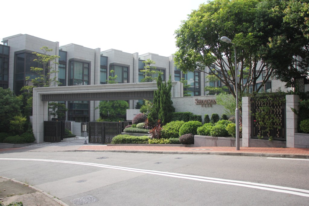 陳奕迅於2013年斥資2.31億元購入SHOUSON PEAK面積逾3,200呎的單號屋。