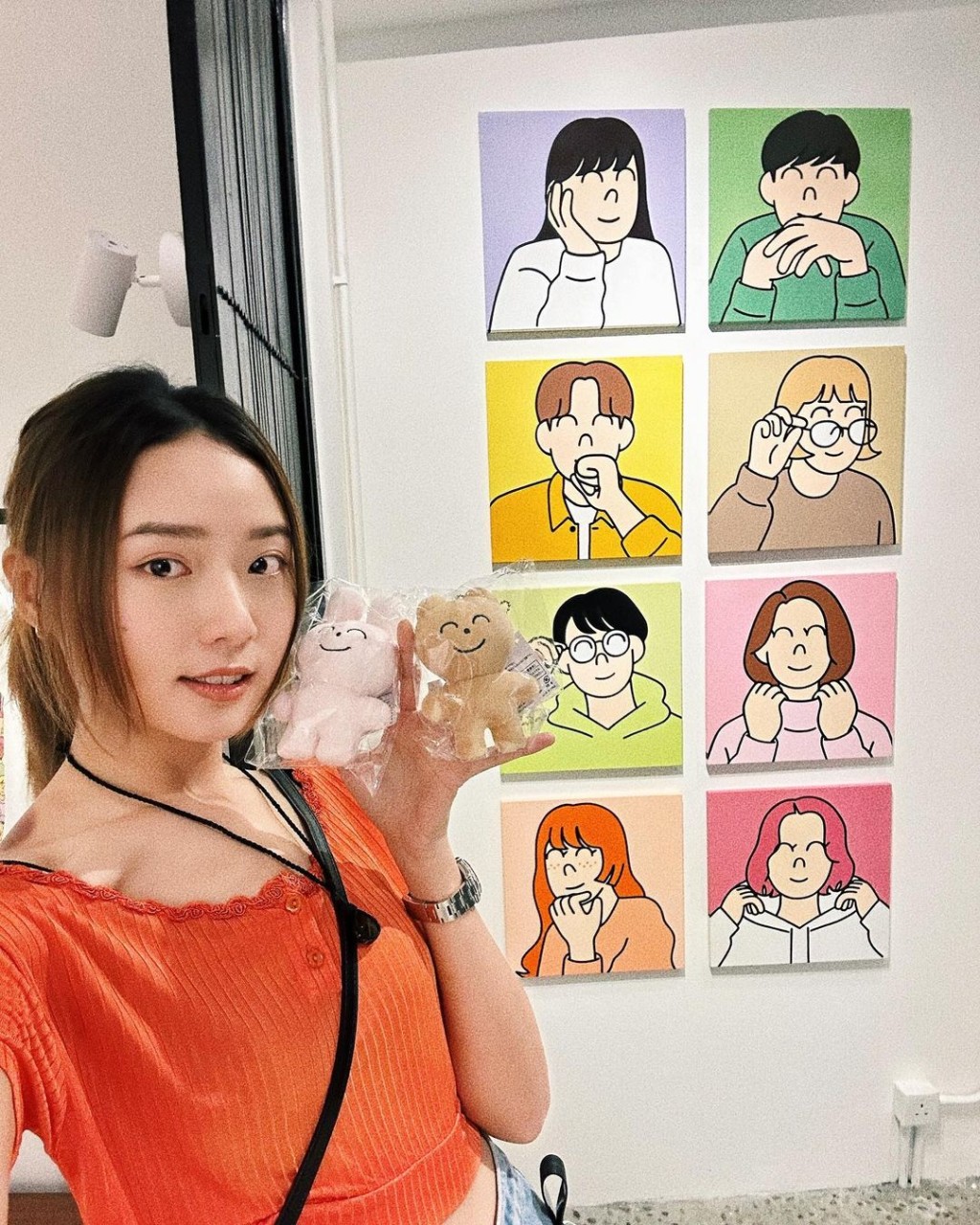 戴祖儀積極發展多方面事業，其藝術展覽公司曾與不同單位合作。