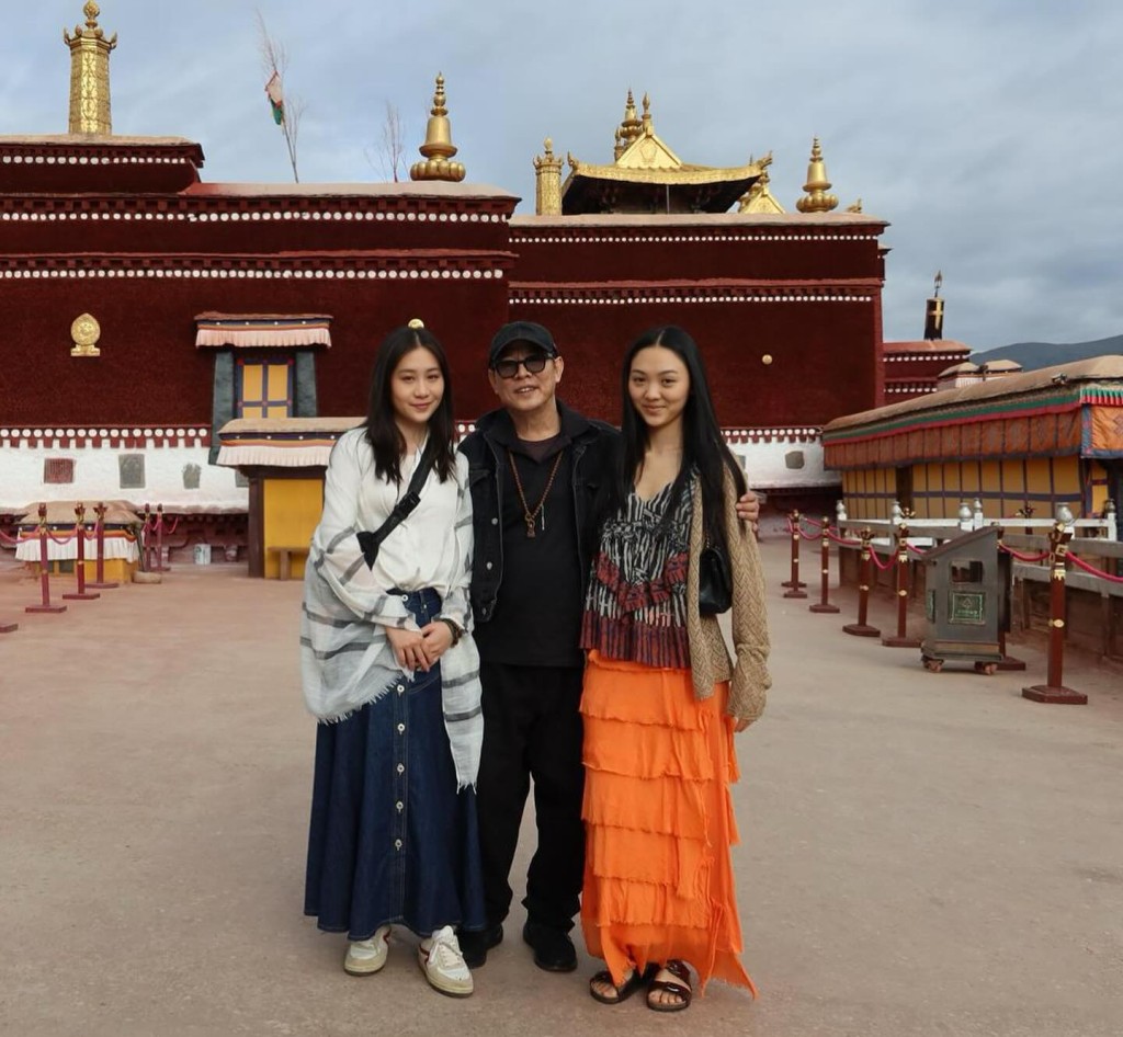 李連杰陪伴大女Jane及細女Jada前往拉薩朝聖。