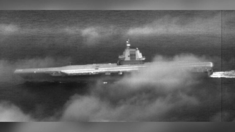 台方發布監控照片 指解放軍福建艦航經台海