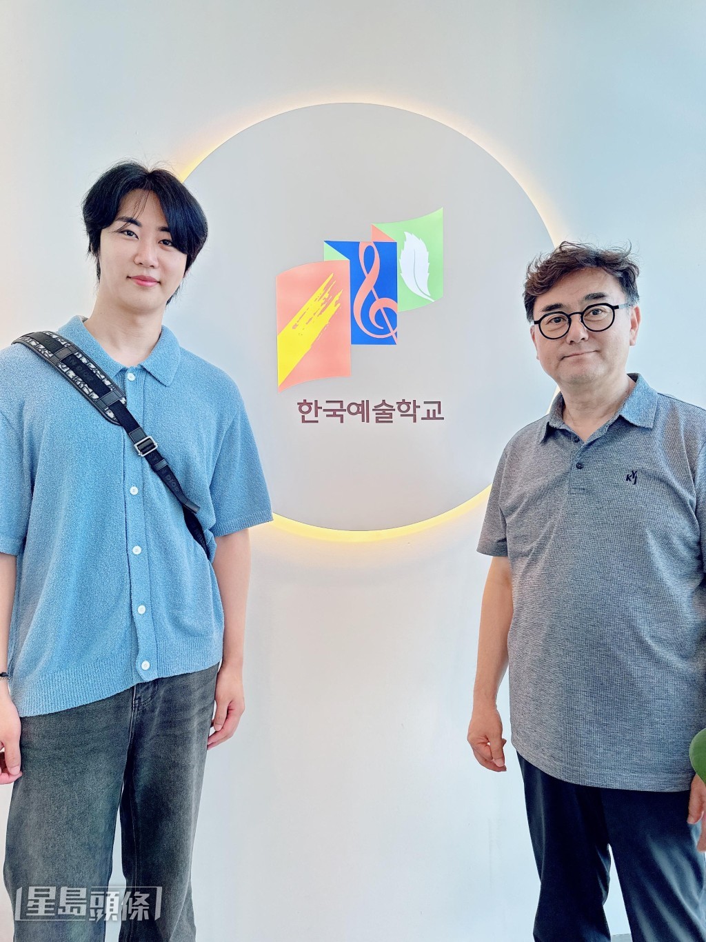 Yong Heo近日回到他旗下的KAA韓國藝術中心進行會議。