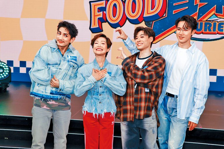 Lokman（左一）、Frankie（右二）、Stanley（右一）錄影節目，已離巢TVB的譚玉瑛驚喜現身。