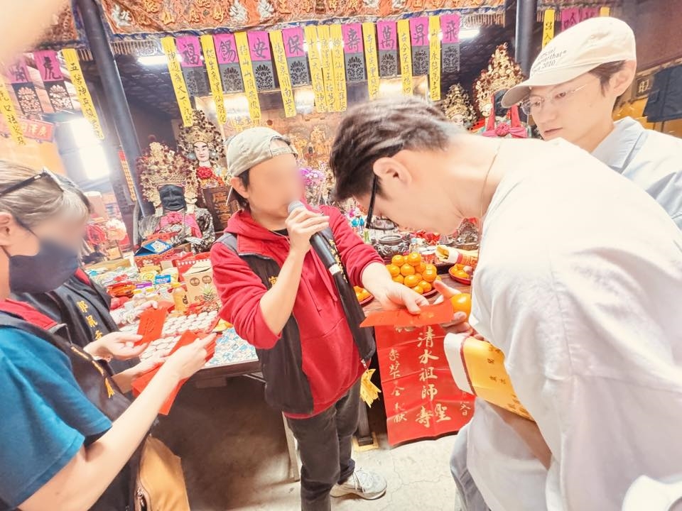 有指王子在活動中未有擲得聖筊。(大溪鳳山寺廣澤宮FB)