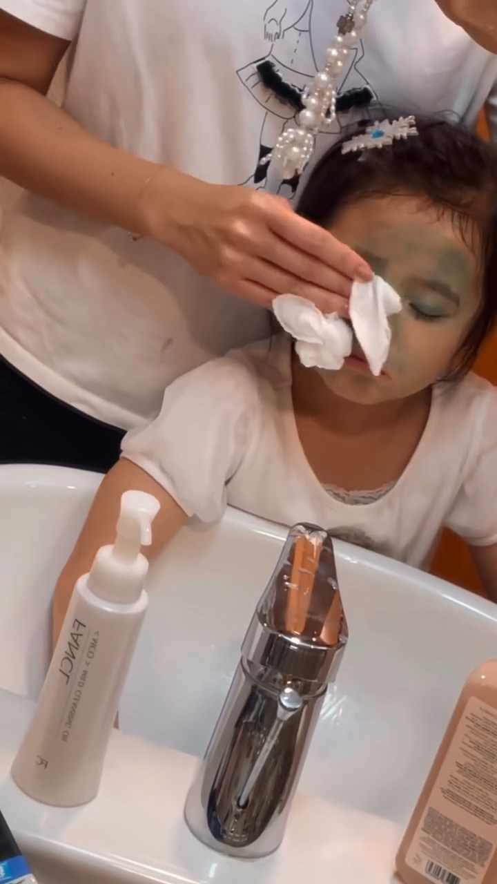 蔡明思大女Sersi在洗臉過程中一度感到恐慌。