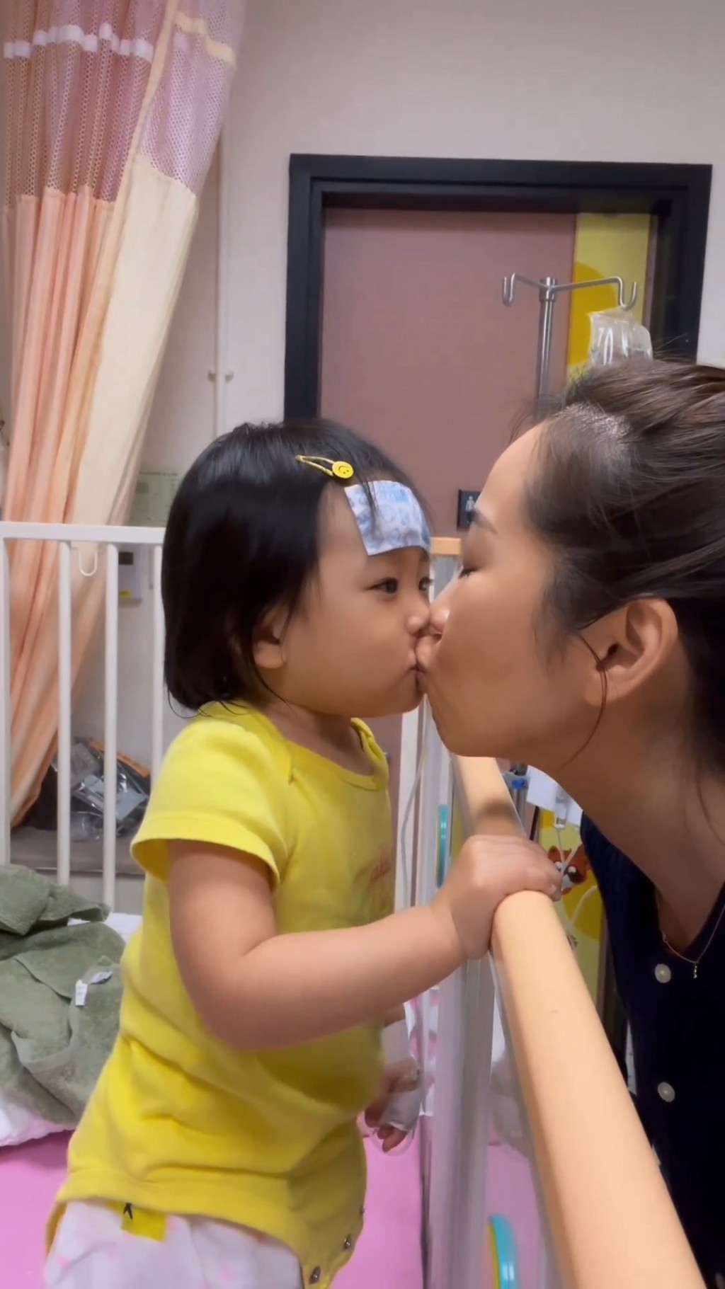 蔡明思見到女兒身體突然抽搐，雙眼向上望，令她非常擔心。