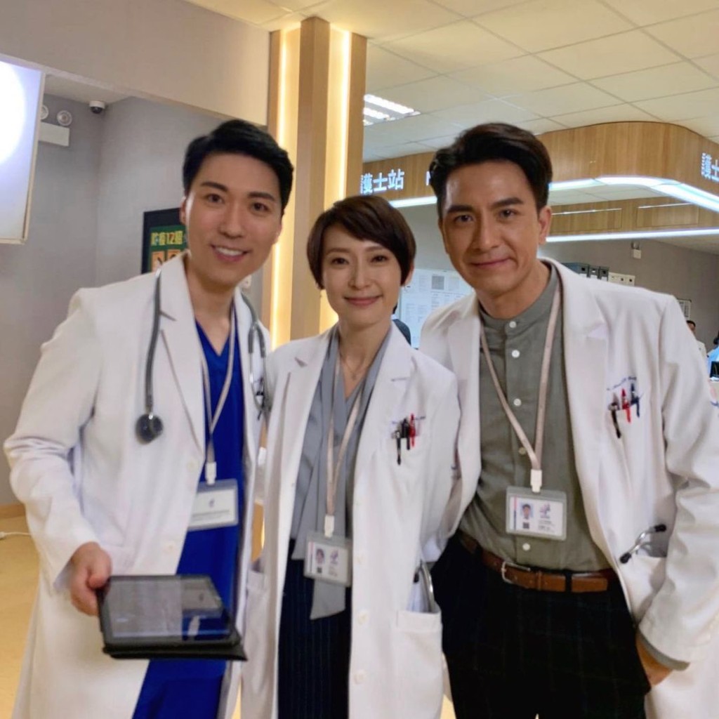 即使在劇集《星空下的仁醫》中,他飾演的依然是醫生。