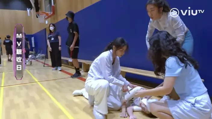 她在節目中展現出擅長照顧他人、富有親和力的一面。