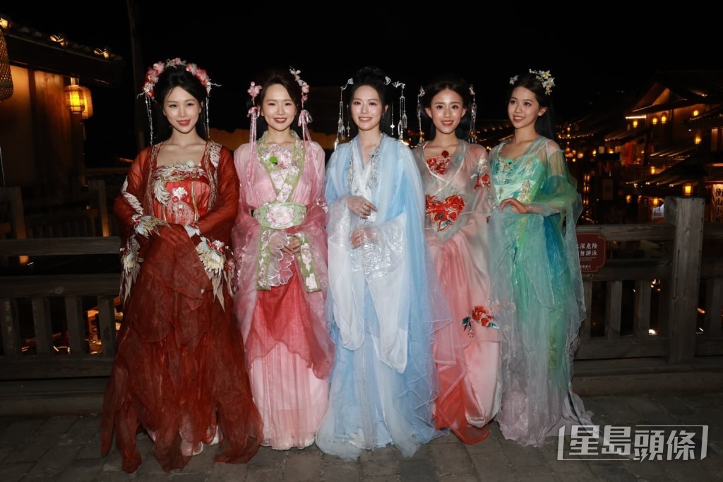 5號魏欣（左起）、3號李澄晴、馮盈盈、9號周芳姿、10號陳梓穎合影。