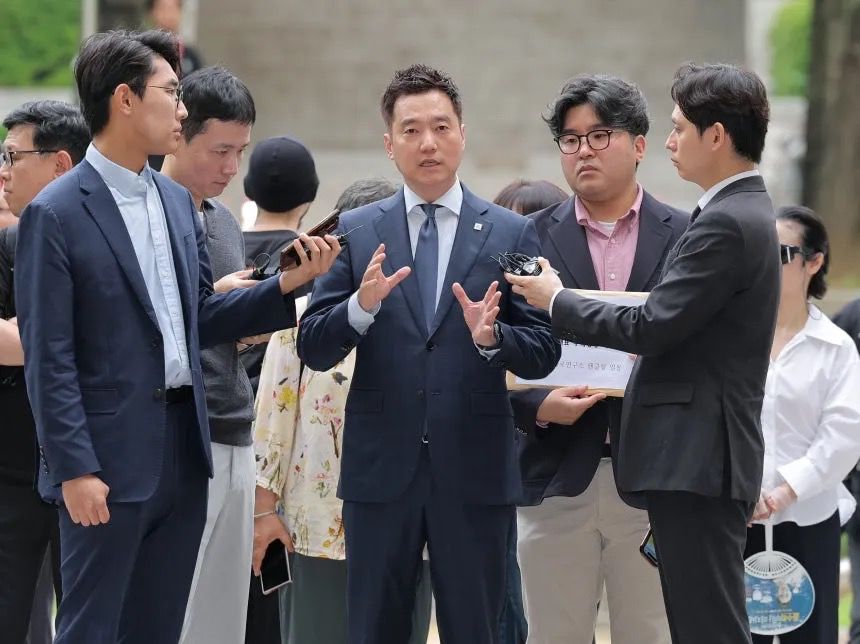 金世義已正式被起訴，案件排期於下月24日開庭審理。