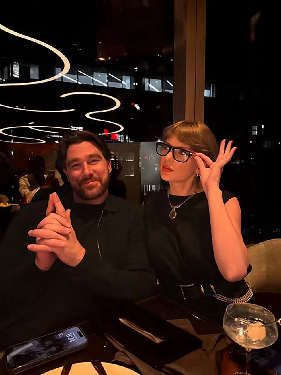 有消息指Travis Kelce的美式足球隊友已預訂7月初在紐約時代廣場附近的五星級酒店住宿。