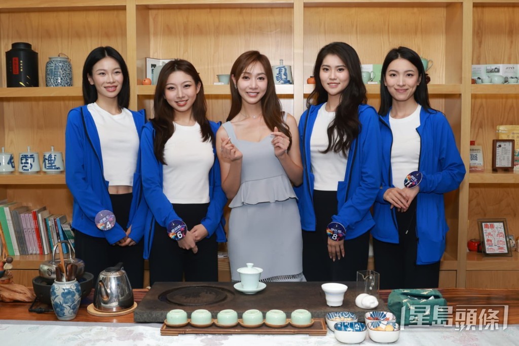 黃嘉雯分享對其組員的看法,左起為4號譚雅文(Tiffany)、6號盧蔚晴(Jasmine)、8號鄧匡閔(Ada)和11號顏懿菲(Agnes)。