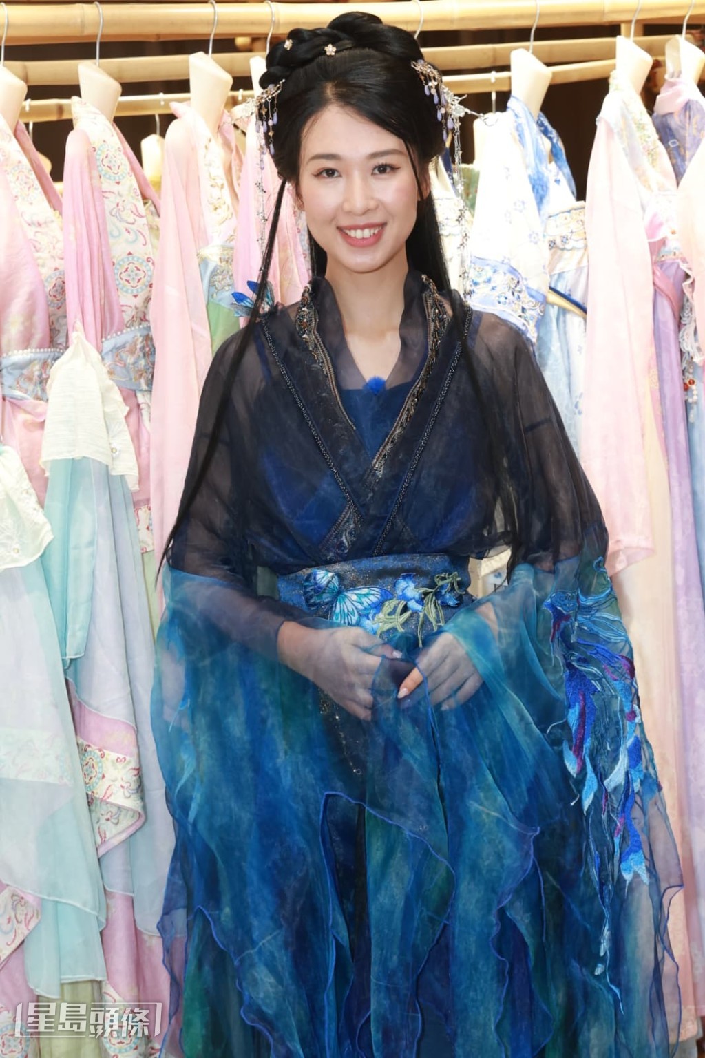 楊媛媛的漢服造型展現出古裝韻味。