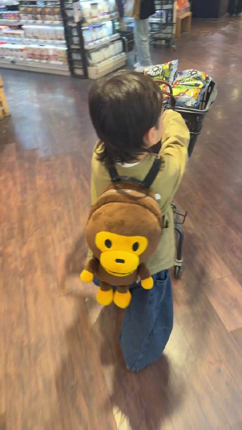 佘詩曼曾帶契仔Jaco逛超市。