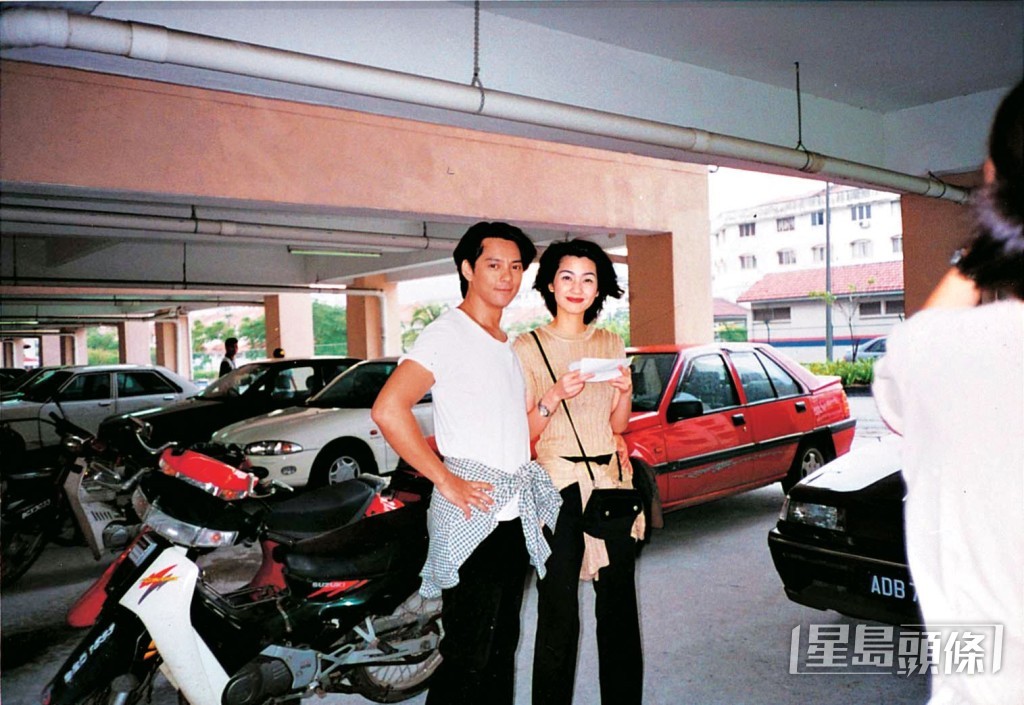 洪欣與莫少聰於1997年開始交往,三年後因性格不合分手,當時洪欣已懷有身孕。
