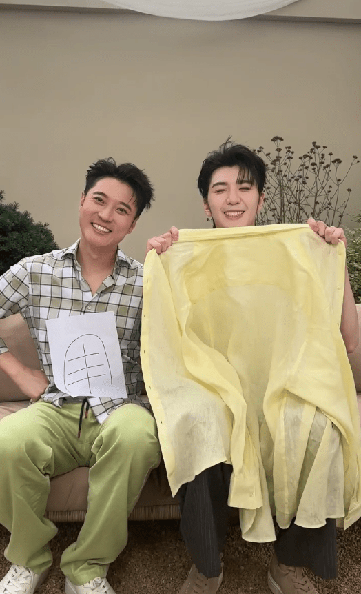 張丹峰與張鎬濂父子重現當年溫馨畫面。