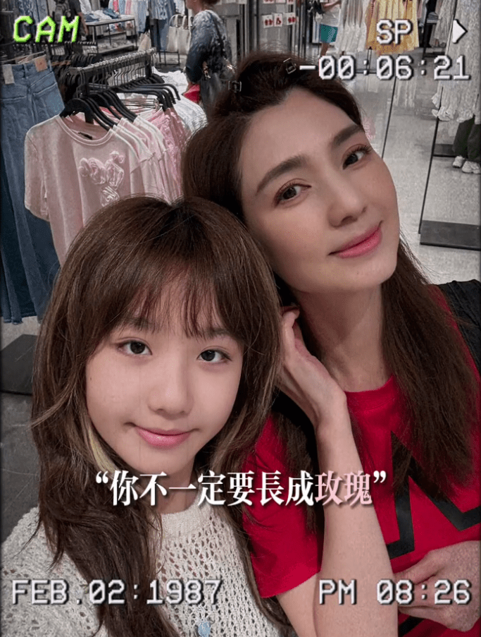 洪欣早前分享了與女兒的合照。