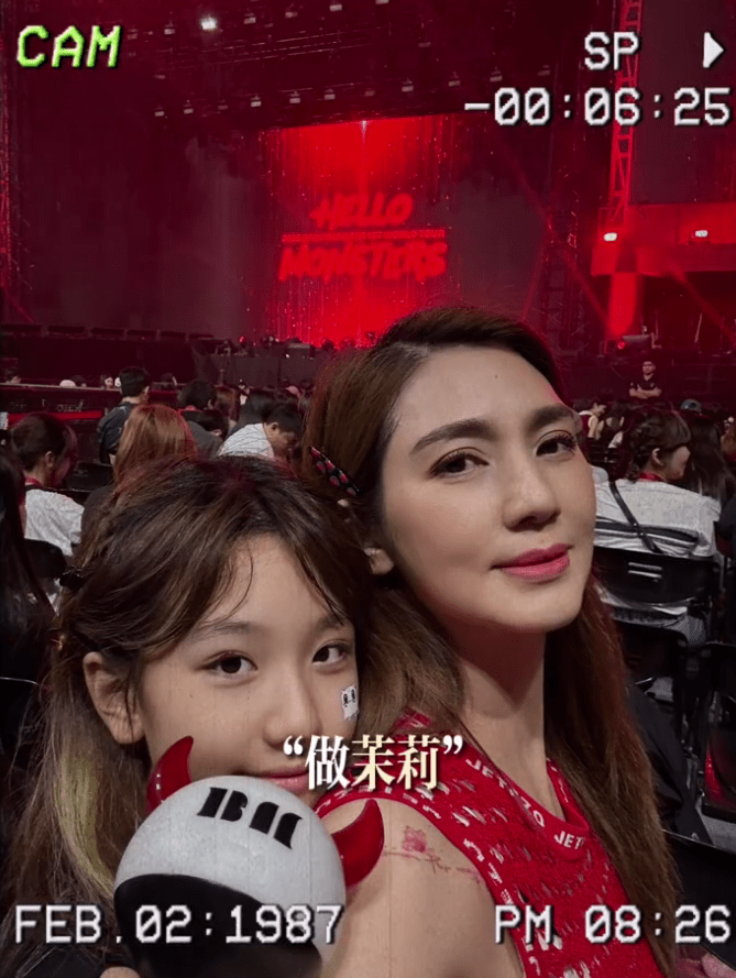 洪欣女兒長得亭亭玉立,越發標緻。