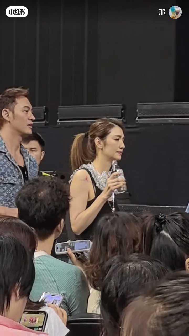 早前有網民偶遇洪欣現身任賢齊的演唱會。