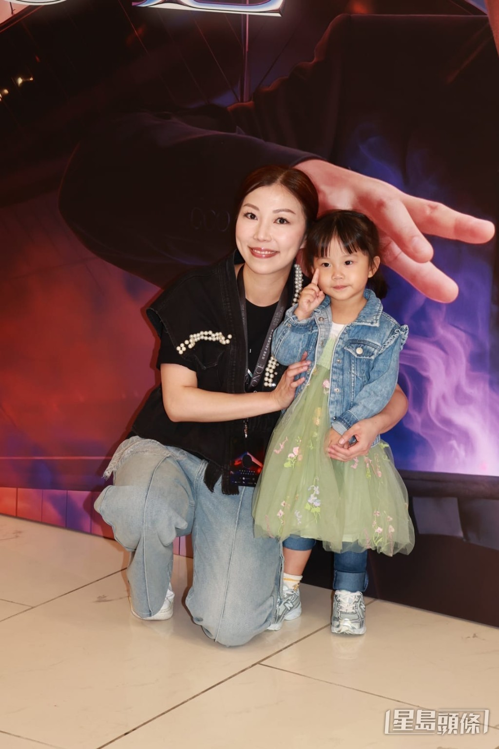 甄澤權太太李綺嘉（Elffi）帶著兩歲女兒到場。