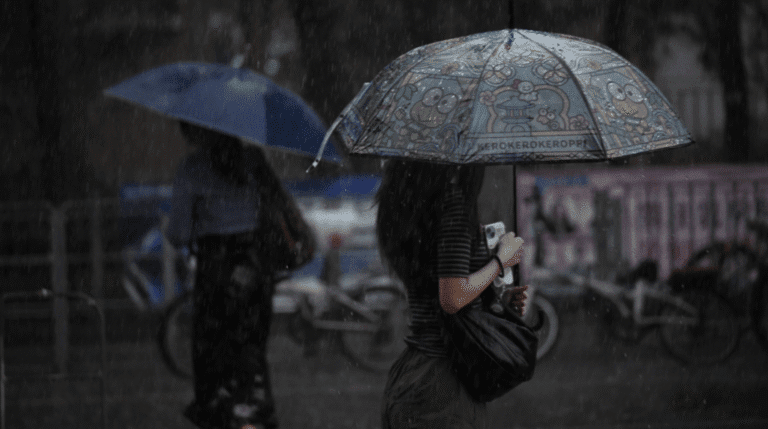 天文台發出特別天氣提示 未來一兩小時香港廣泛地區或有大雨