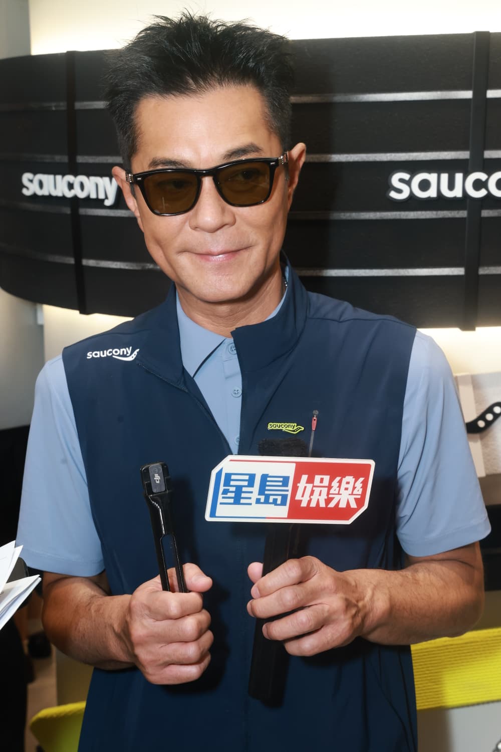 問到會否在《九龍城寨之終章》現身，他立即封口，稱是「高度機密」。