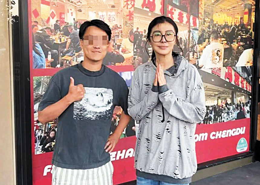 網友發出兩人合照，可見王祖賢狀態維持的相當好。網上圖片