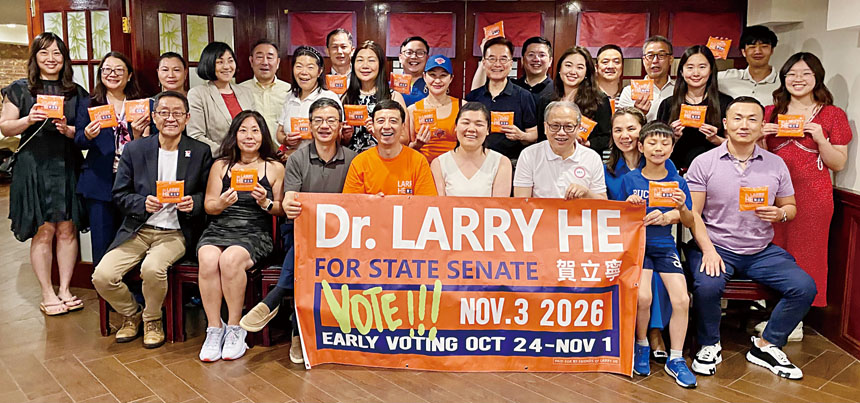 部分出席14日賀立寧(前排左四)籌款會嘉賓合影。賀立寧 競選辦公室提供