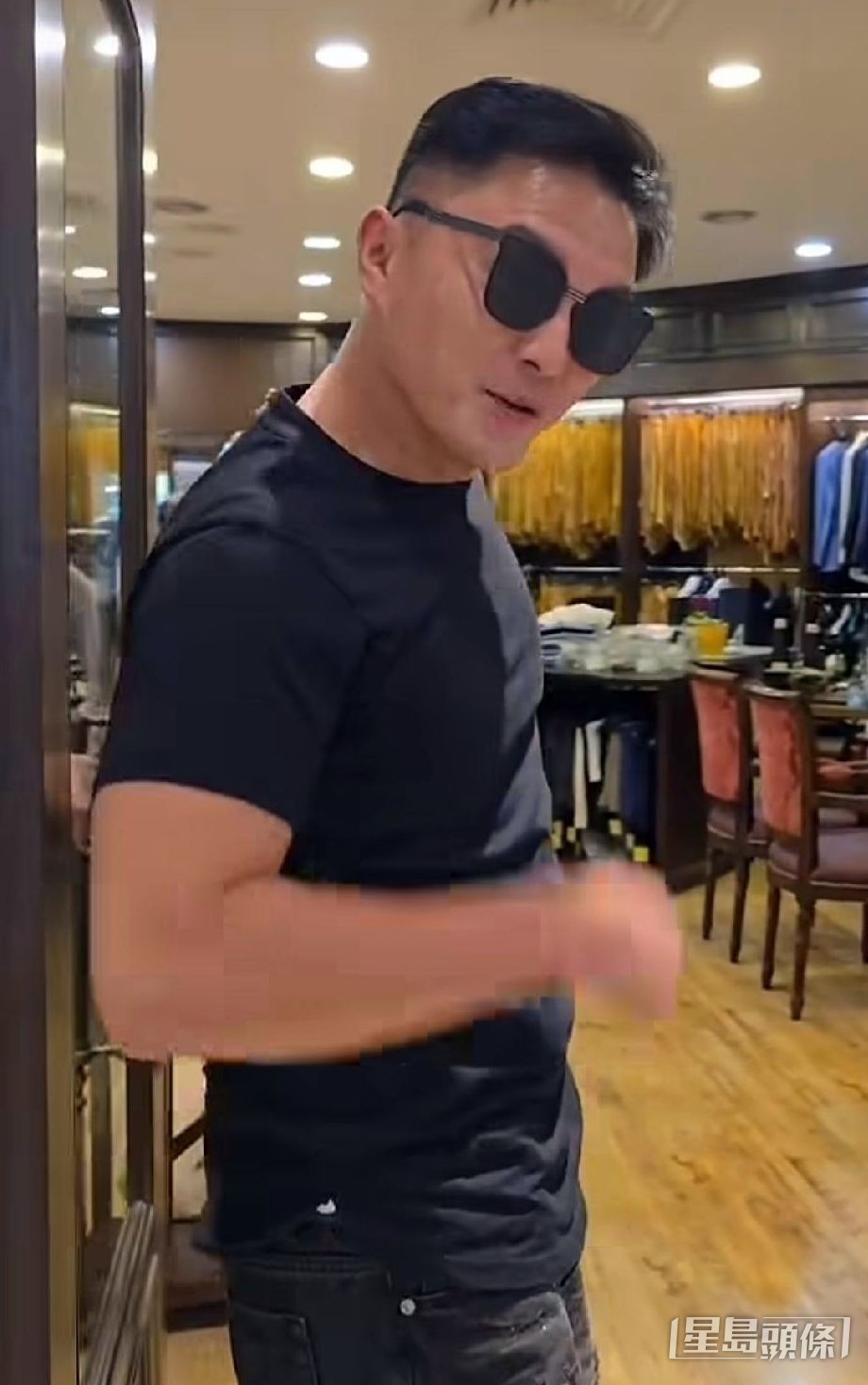 楊明日前分享試穿禮服的影片，透露特意訂製結婚禮服。