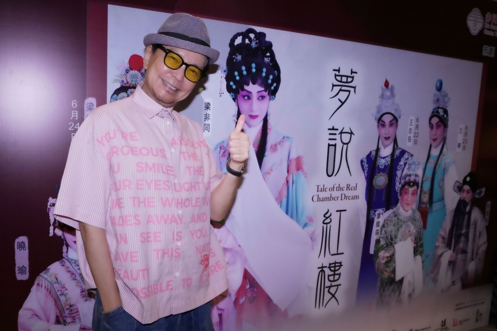 賈思樂到場欣賞粵劇演出，顯得十分開心。