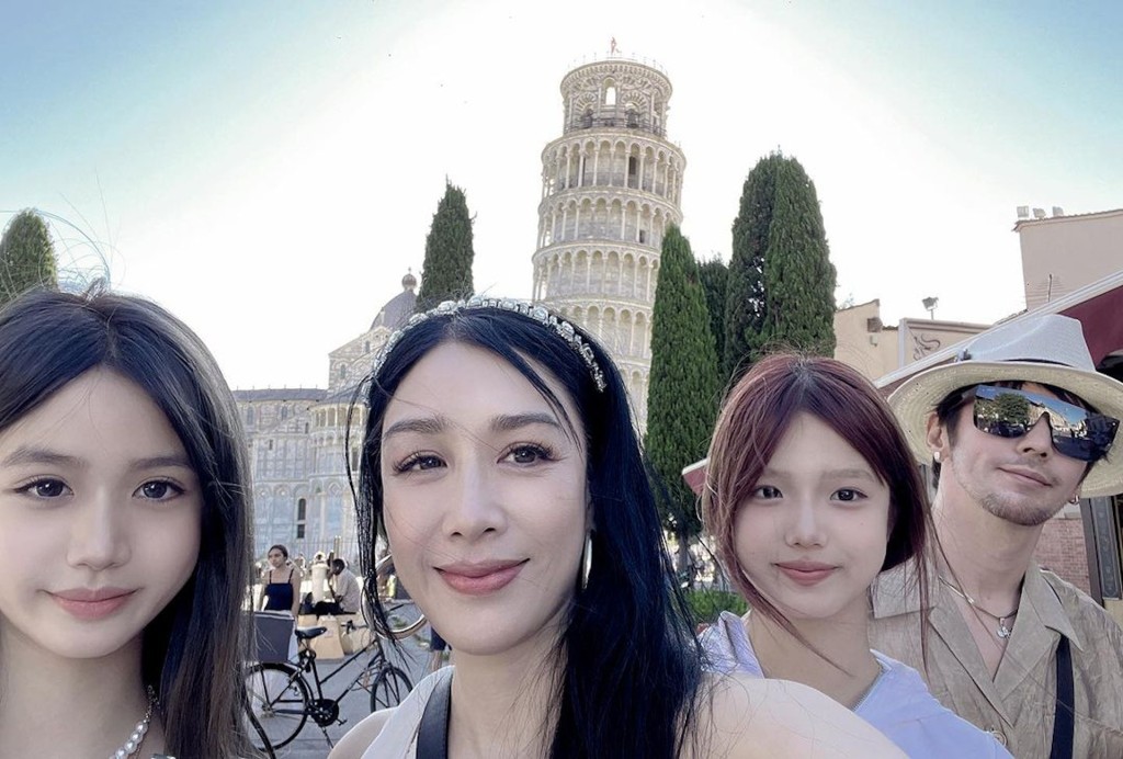 鍾麗緹的兩名女兒自小已活躍於公眾視線。