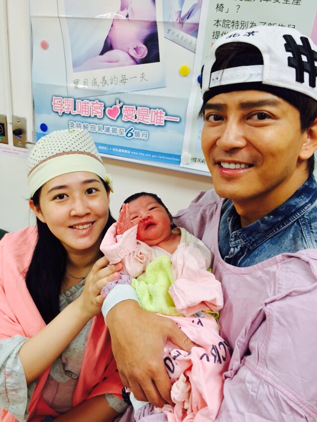 二人婚後育有大女陳芷霖及幼女陳芷怡。