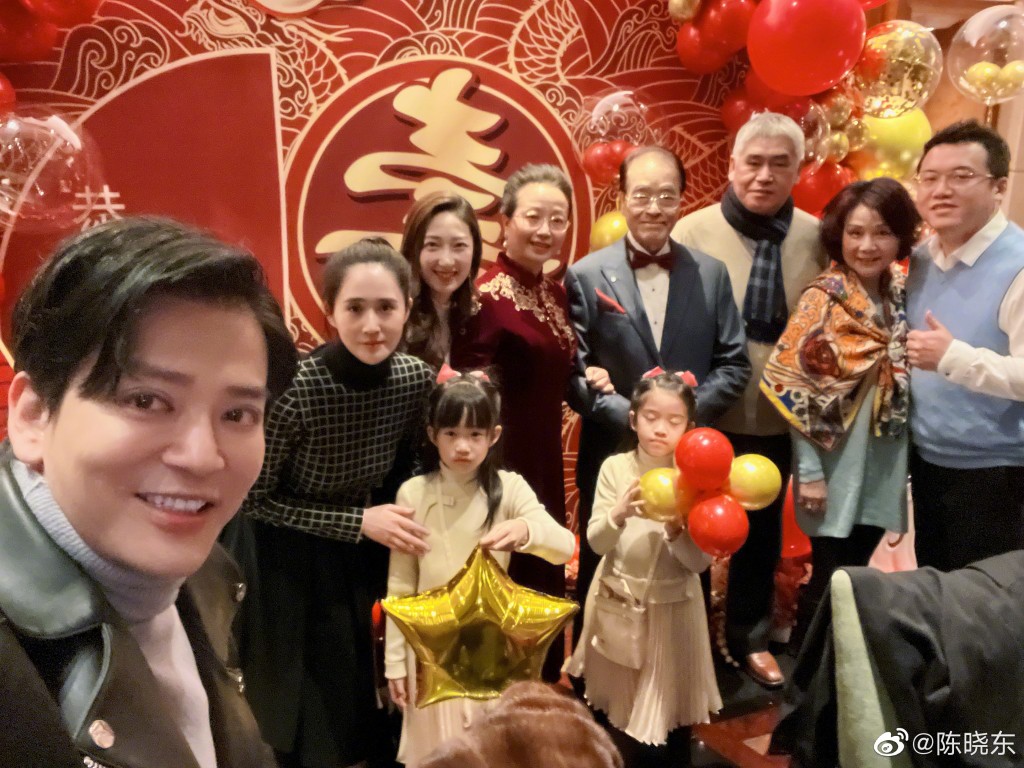 陳曉東2022年曾為父親慶祝80大壽。