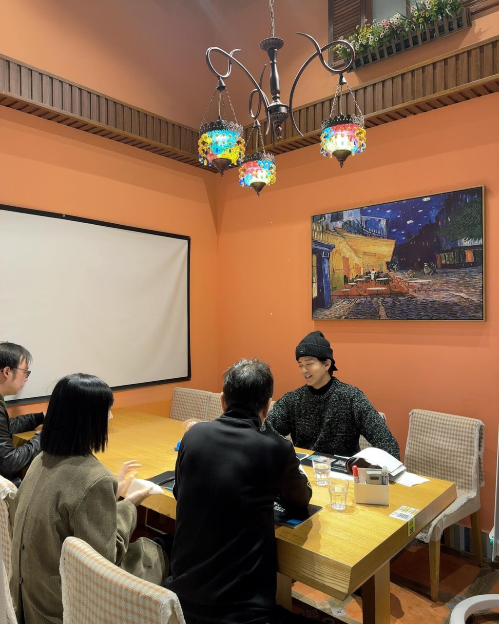 陳曉東透露自己正在開會。