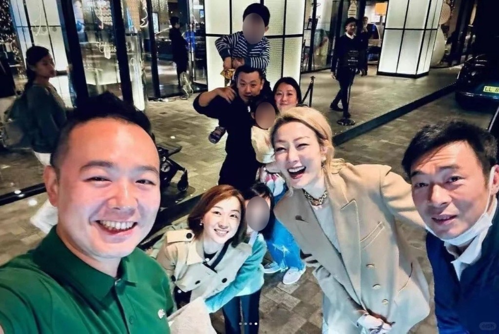 同場還有鄭秀文的親戚,估計包括幾位姊姊及姪女。