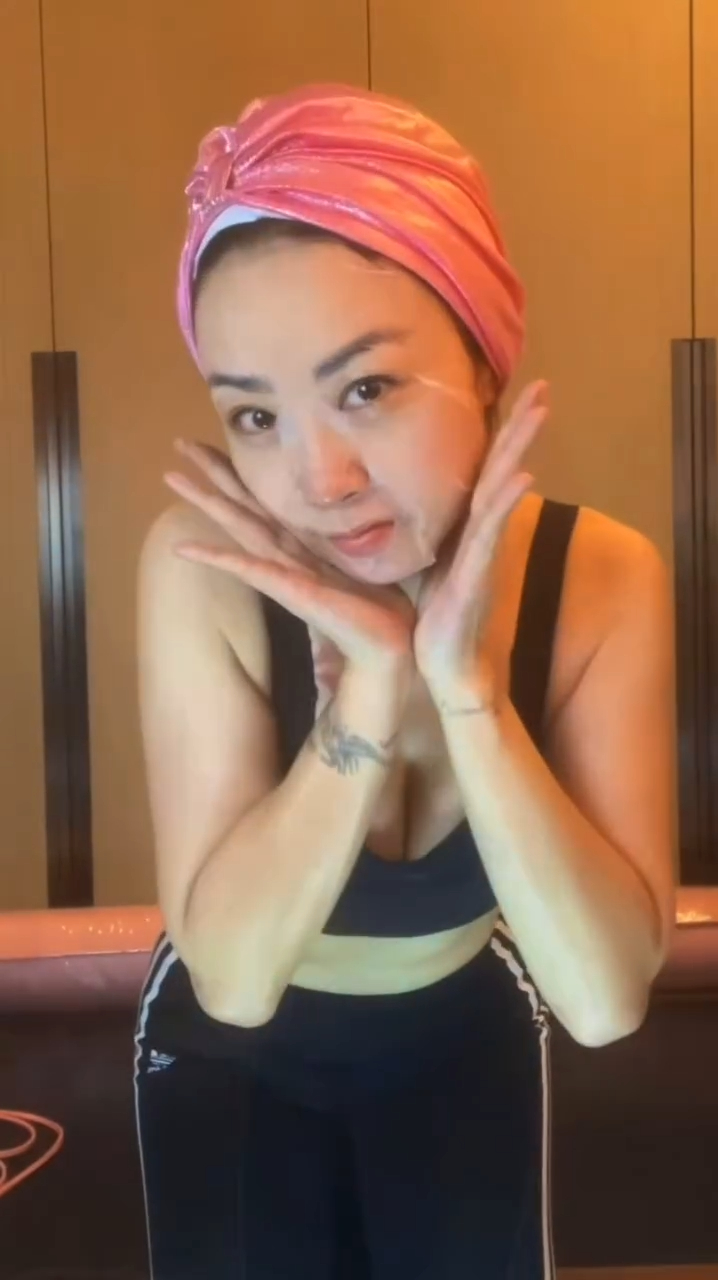 雷凱欣偶爾會在社交平台展示身材。