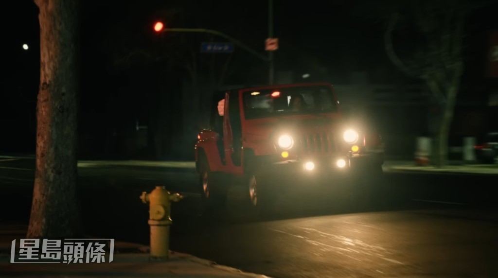 粉絲注意到，Katy 在MV中逃亡時所駕的紅色越野車，是美式經典車款 Jeep Wrangler。