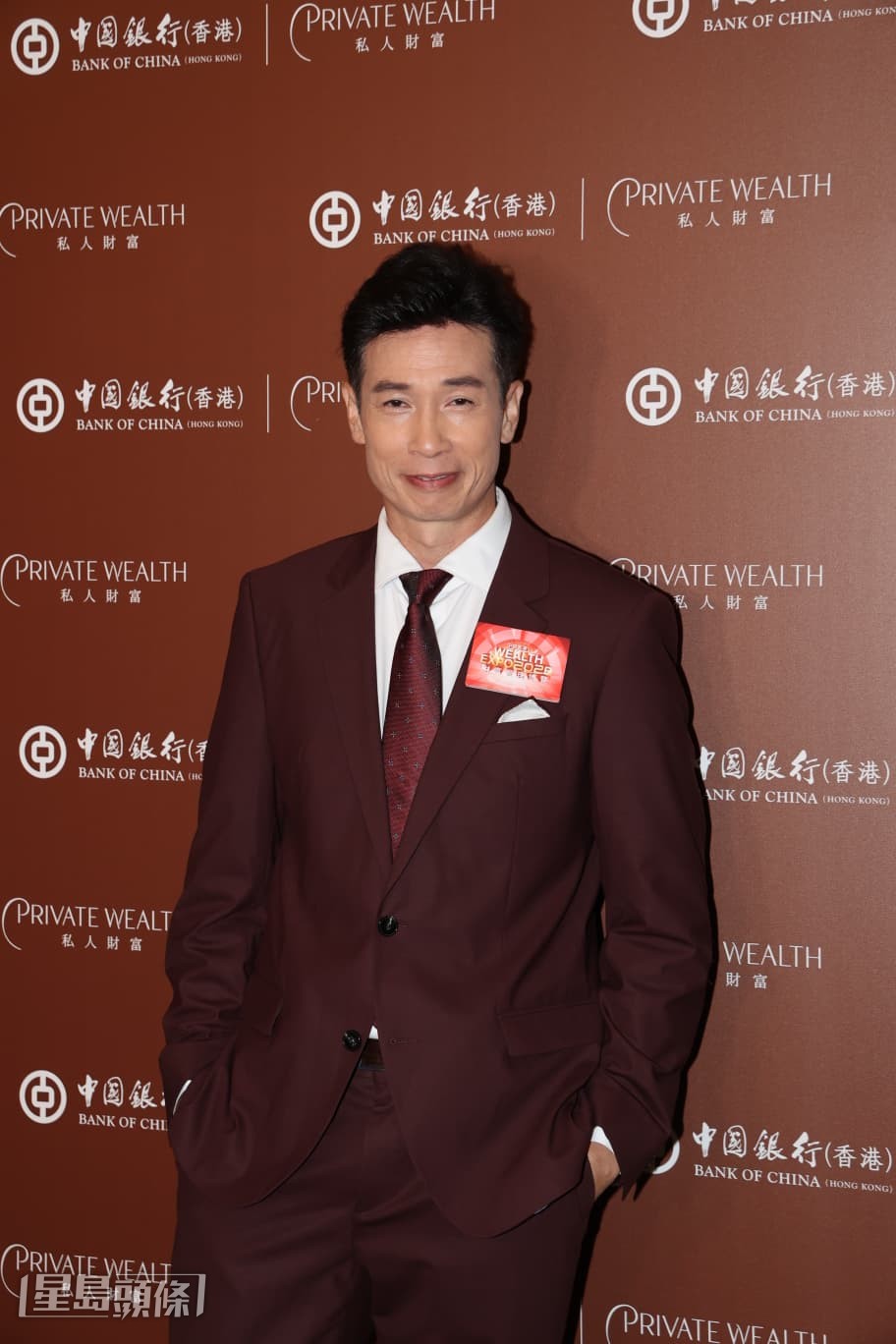 他笑言：「男人賺錢，將錢全拿返屋企給老婆，句號。哈哈！」