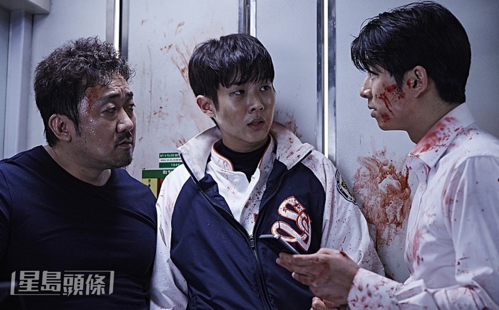 崔宇植（中）曾出演《屍殺列車》，與馬東石（左）、孔劉（右）合作。