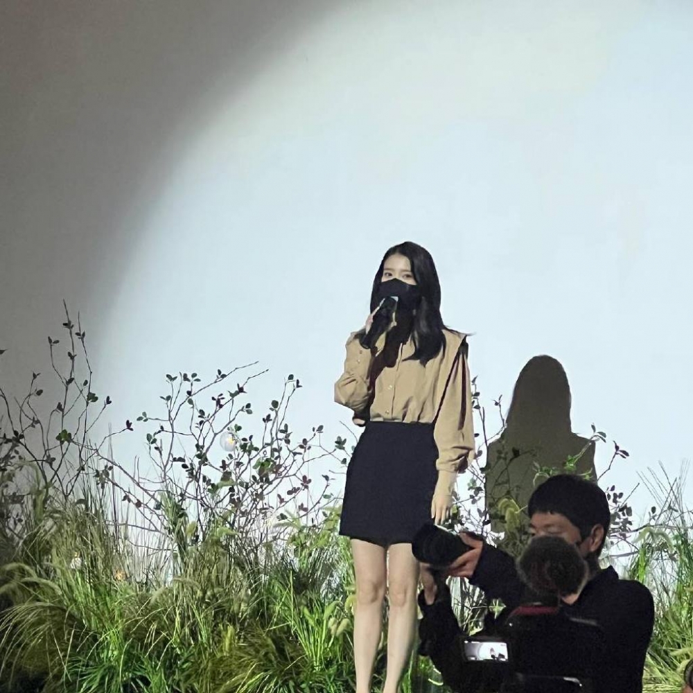 IU被指出席李鍾碩弟弟的婚禮，並獻唱祝歌。