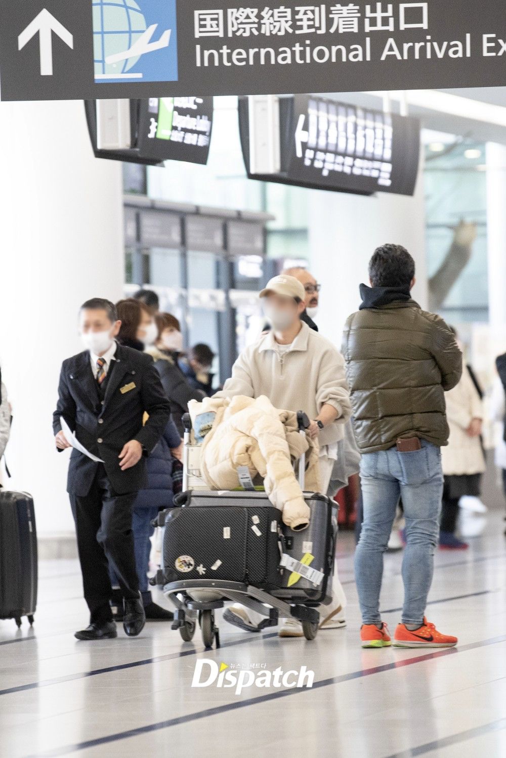 李鍾碩親自規劃行程，連經理人也未知情。（《Dispatch》圖片）